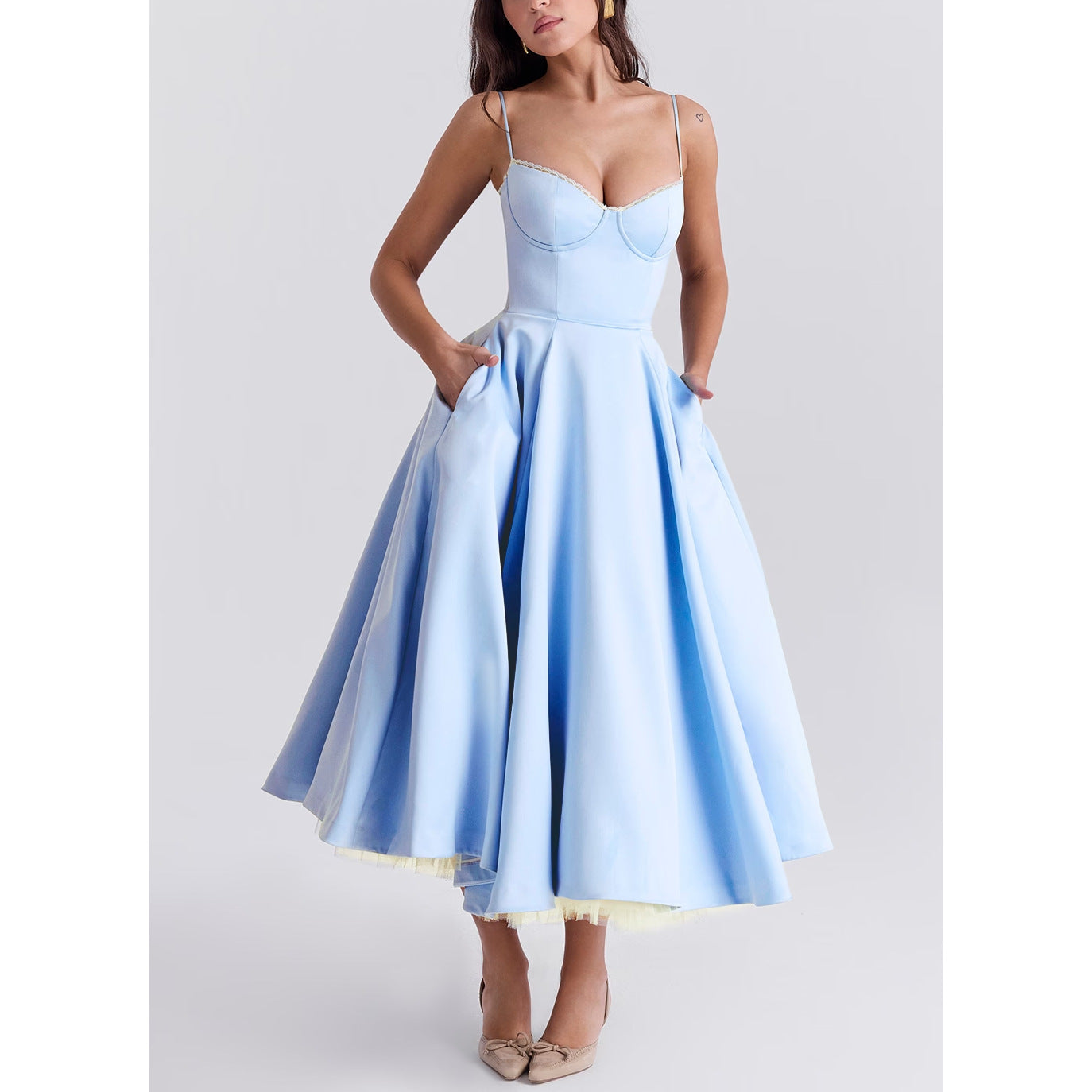 Julie – Langes ärmelloses Damenkleid mit V-Ausschnitt