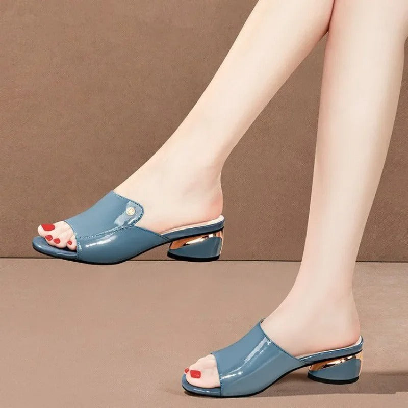 Freya® | Elegante Pantoletten mit glänzendem Finish
