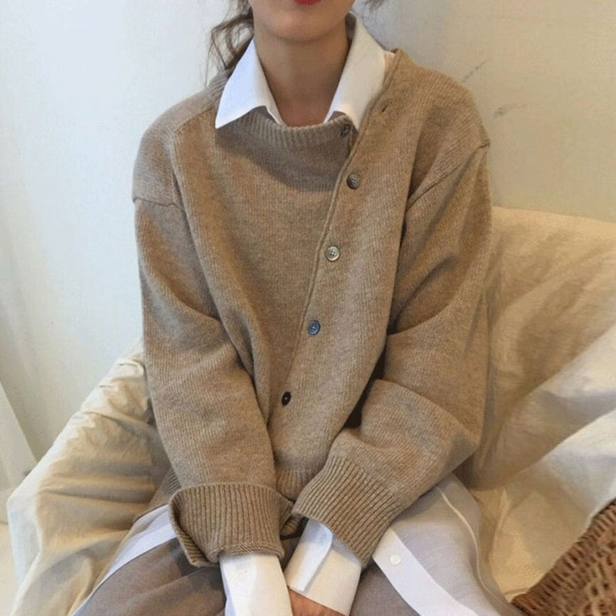 Leila | Strickjacke - Luxuriös weicher Kaschmir mit verspieltem Knopfverschluss