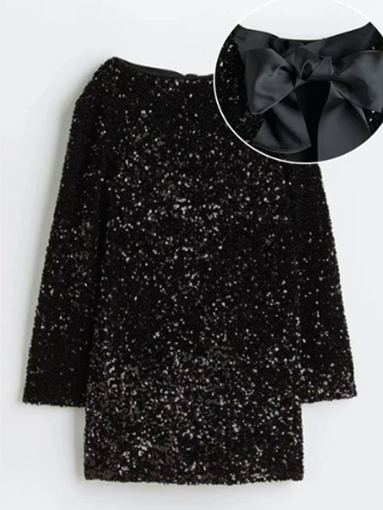 Barbara – Pailletten-Kleid mit Rückenschleife und Rundhalsausschnitt