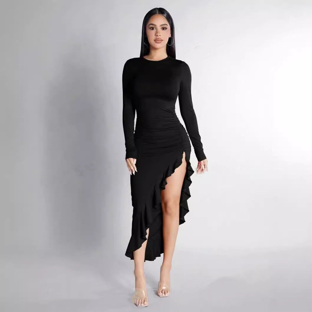 Patricia – Schlankes Kleid mit Rüschen und Schlitz