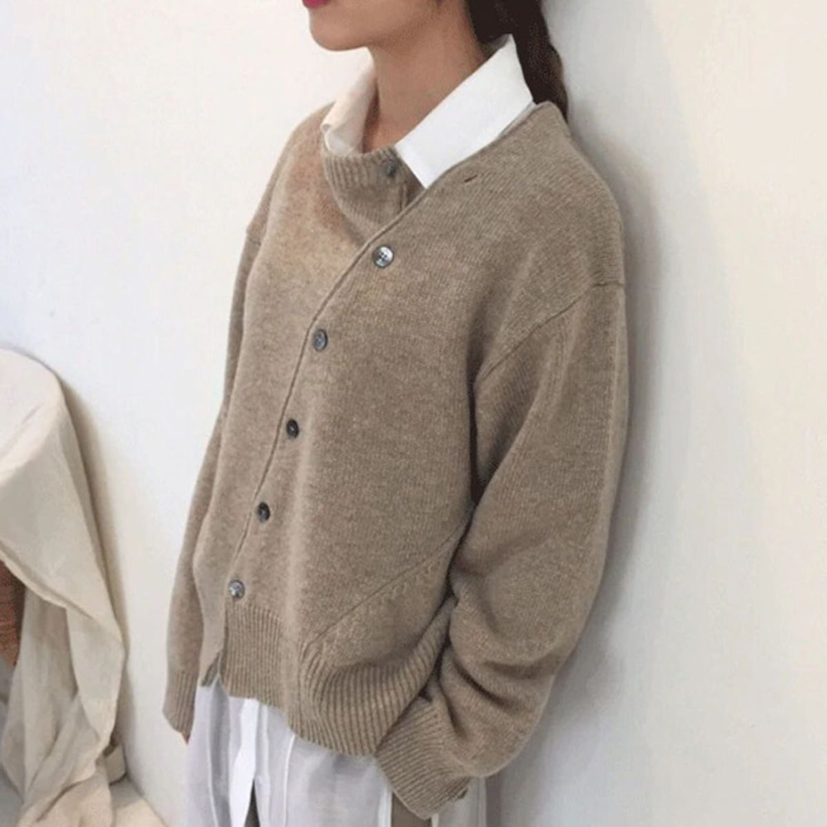 Leila | Strickjacke - Luxuriös weicher Kaschmir mit verspieltem Knopfverschluss