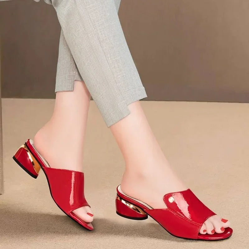 Freya® | Elegante Pantoletten mit glänzendem Finish