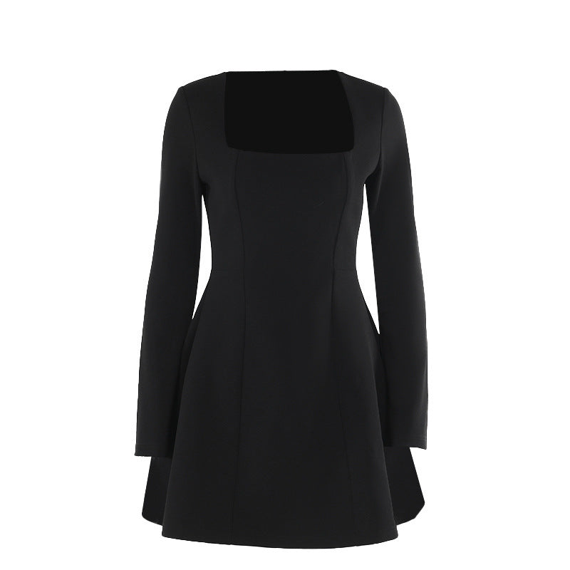 Jessica – Langärmeliges Damenkleid mit Quadratkragen und Slim Fit