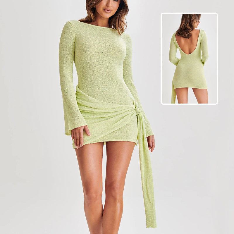 Mandy – Figurbetontes Y2K Minikleid mit V-Rücken