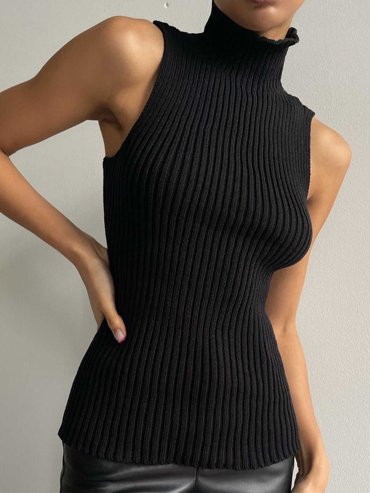 Fudus | Minimalist Gesäßausschnitt Ripp Top