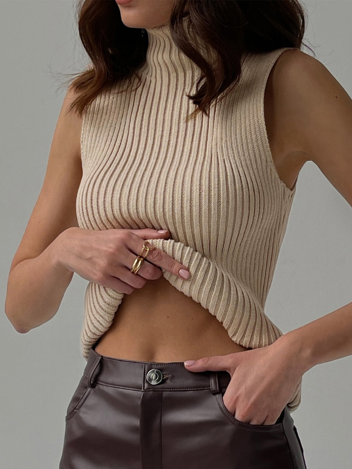 Fudus | Minimalist Gesäßausschnitt Ripp Top