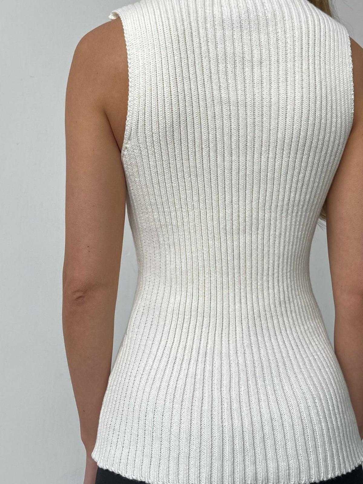 Fudus | Minimalist Gesäßausschnitt Ripp Top