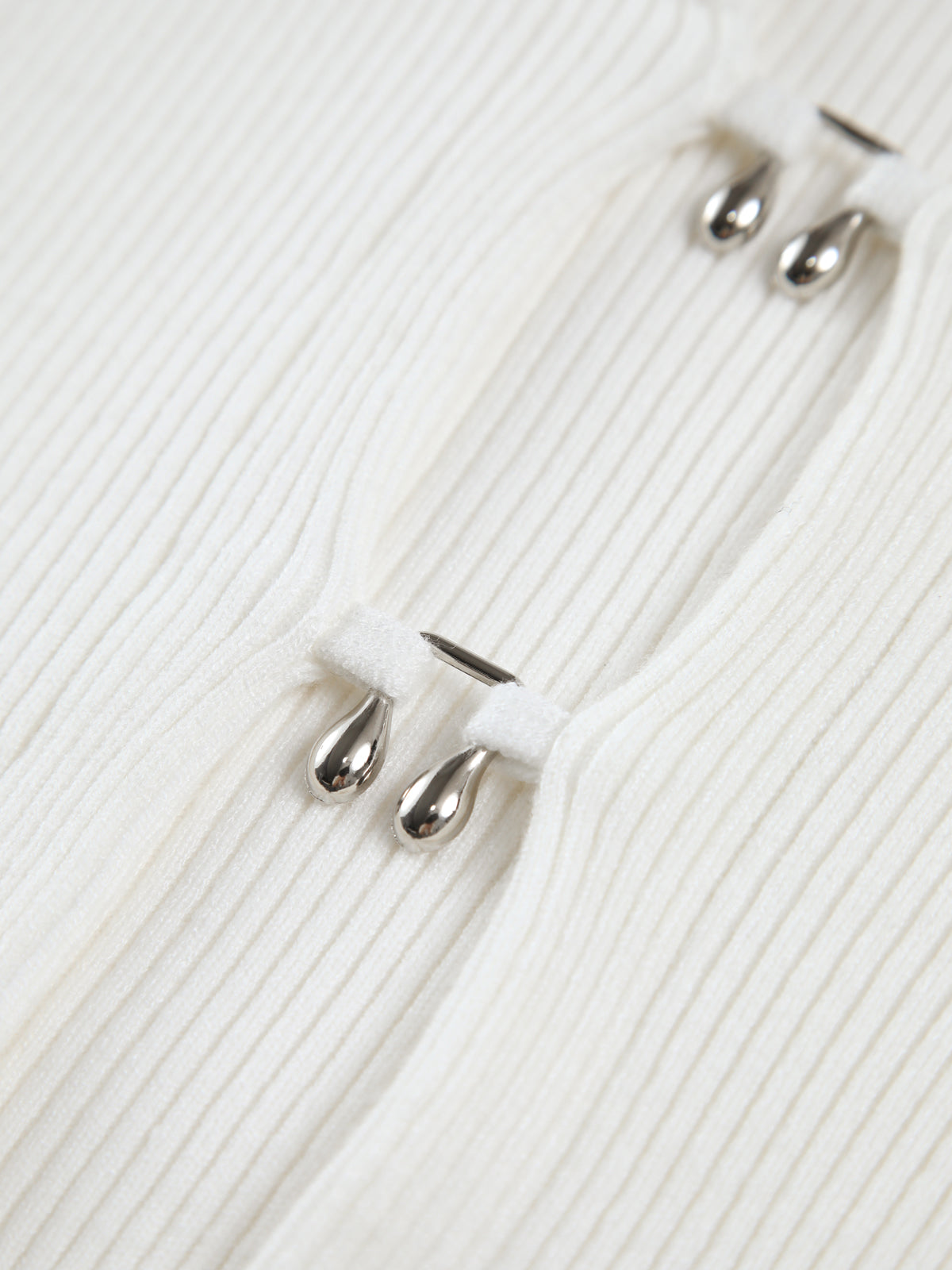Fudus | Ausschnitt Split Perlen Detail Rippstrick Oberteil