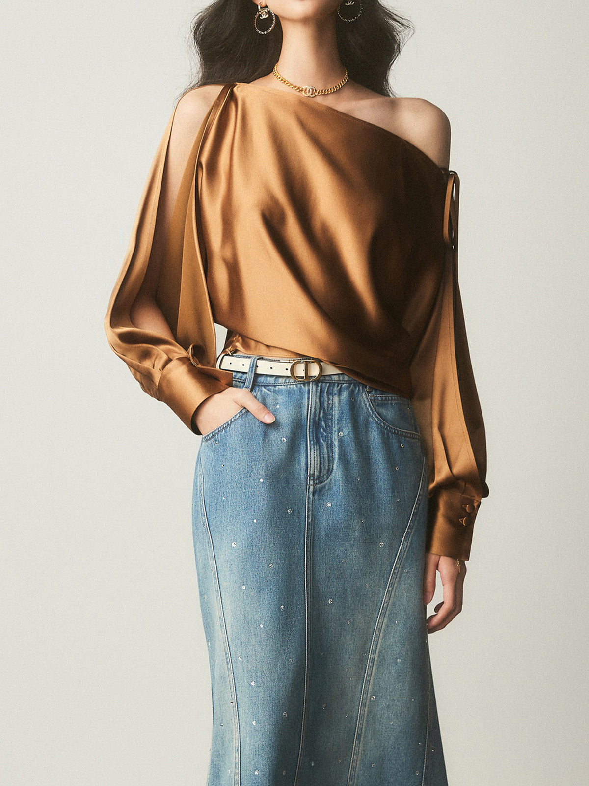 Fudus | Satin Asymmetrische Kalt Schulter Gebundene Bluse