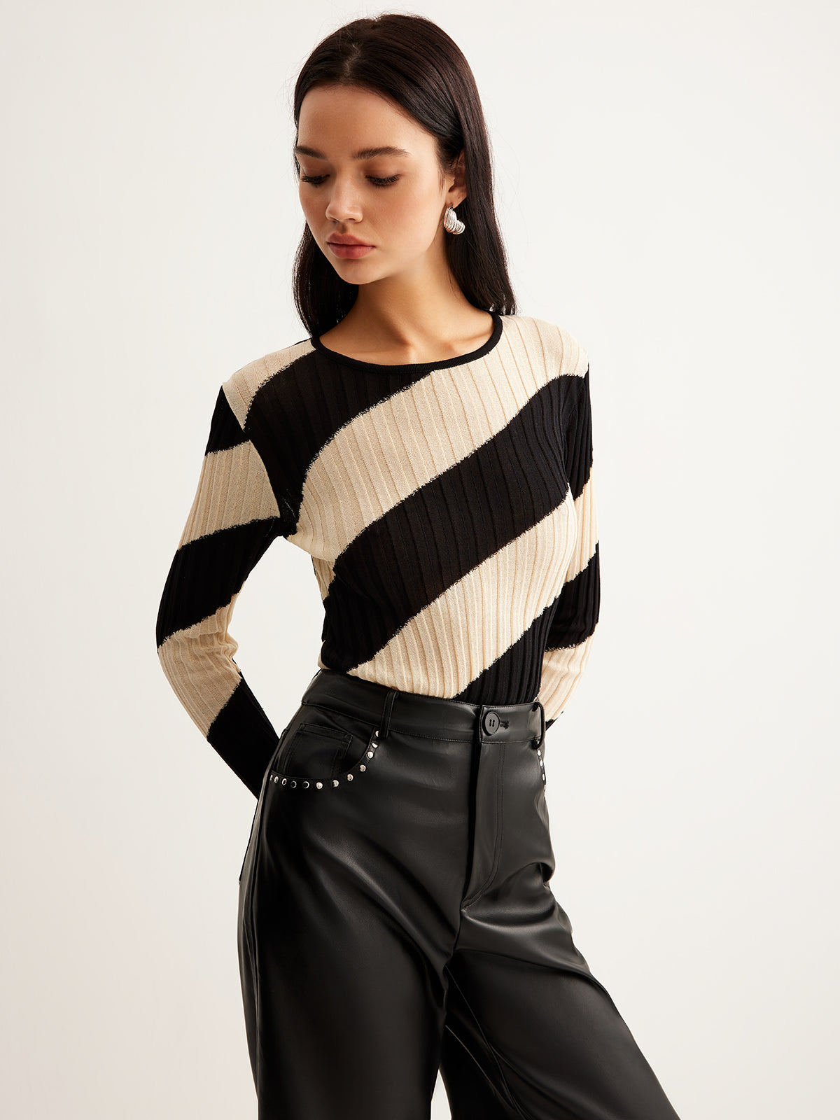 Fudus | Asymmetrisches Gestreiftes Slim Knit Oberteil