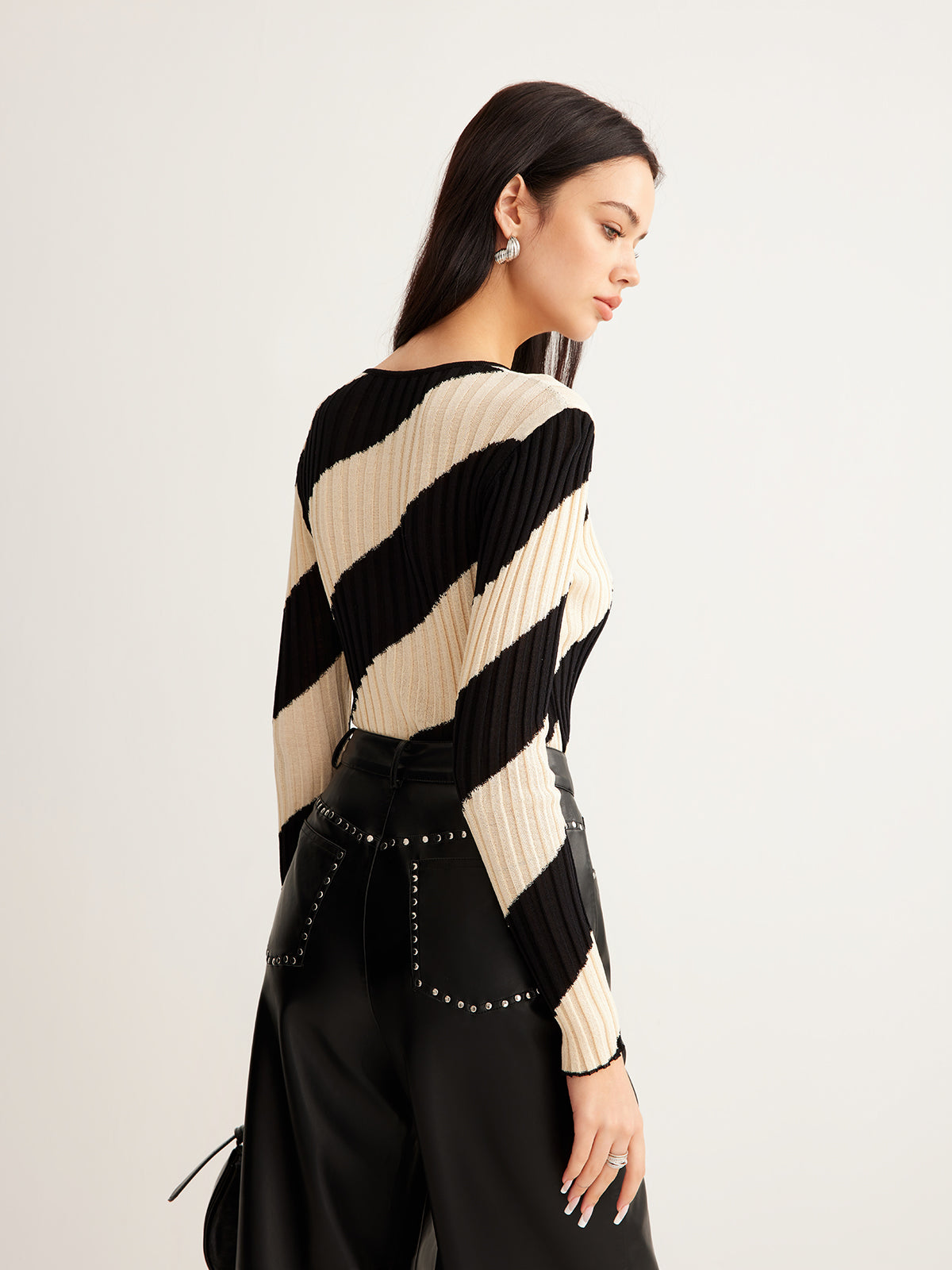 Fudus | Asymmetrisches Gestreiftes Slim Knit Oberteil