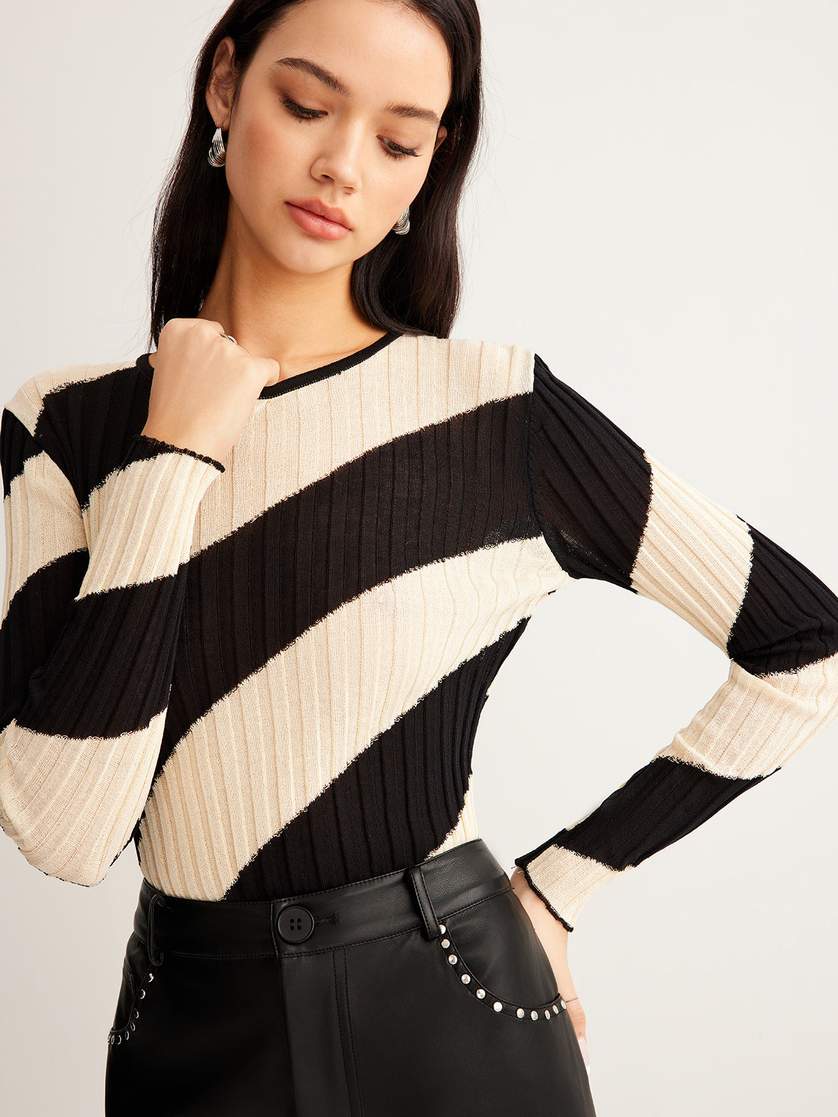 Fudus | Asymmetrisches Gestreiftes Slim Knit Oberteil