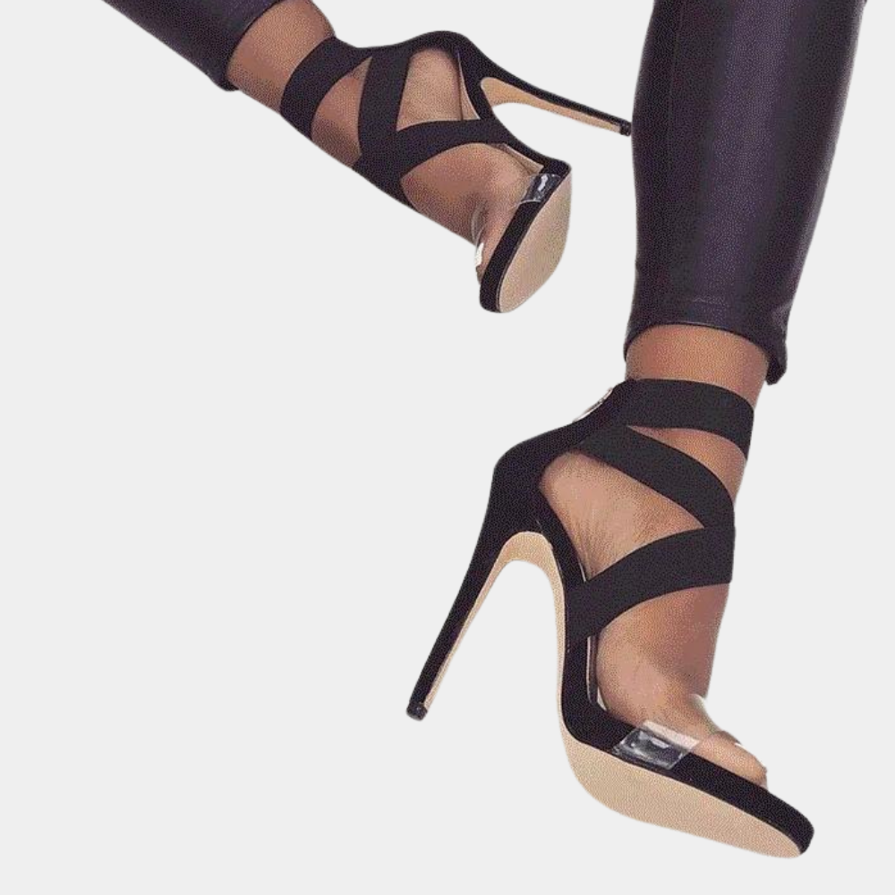 Modische Damensandalen mit raffinierten Kreuzriemen