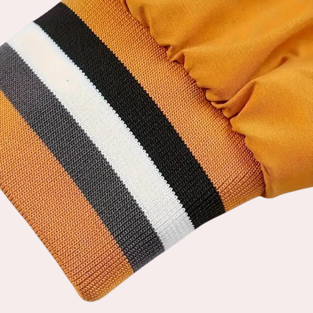 Stilvolle orange-rote Herrenjacke für einen lässigen Look