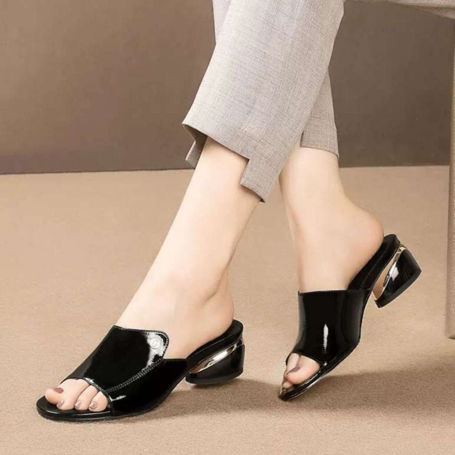 Freya® | Elegante Pantoletten mit glänzendem Finish