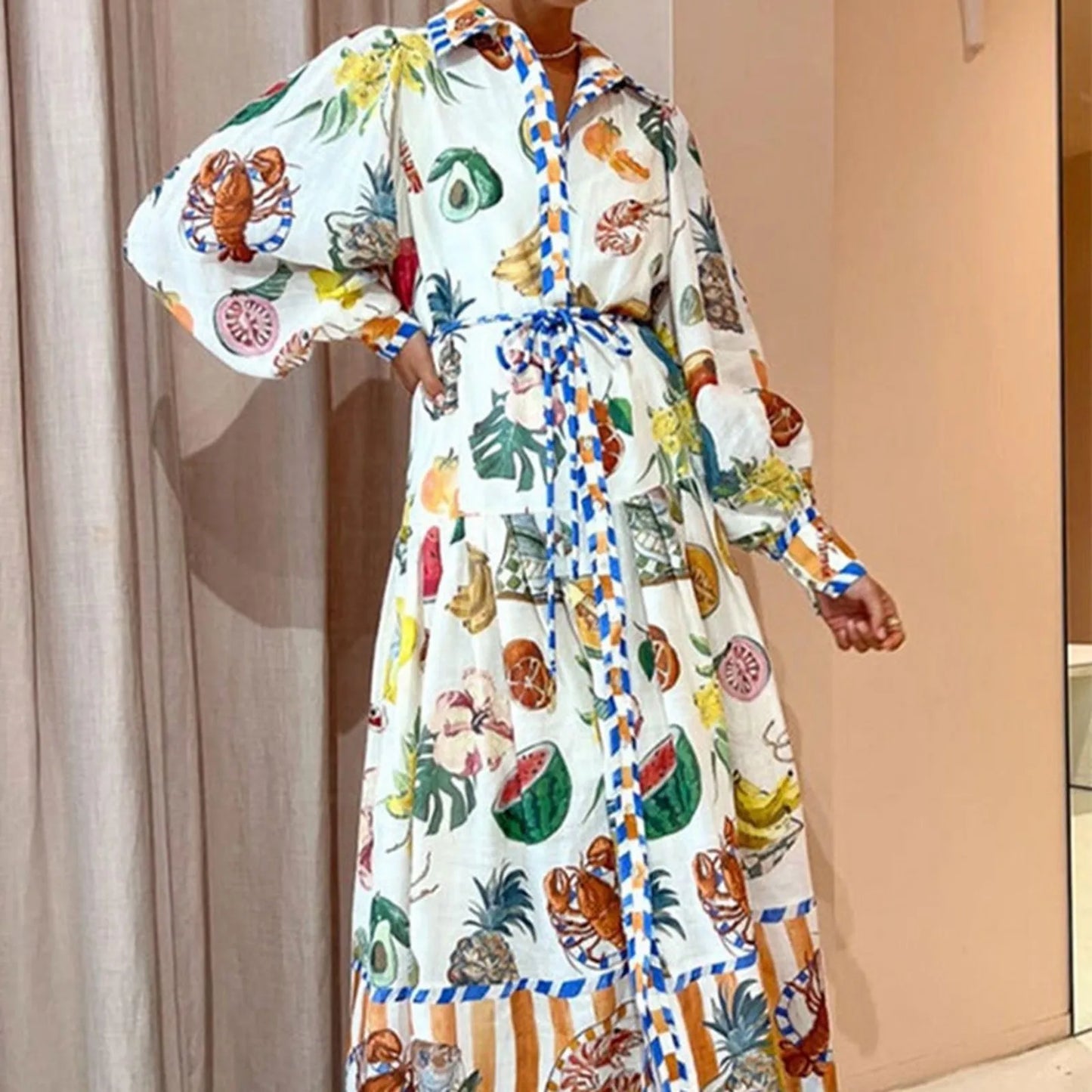 Rachel – Lässiges Damenkleid mit Knöpfen und V-Ausschnitt