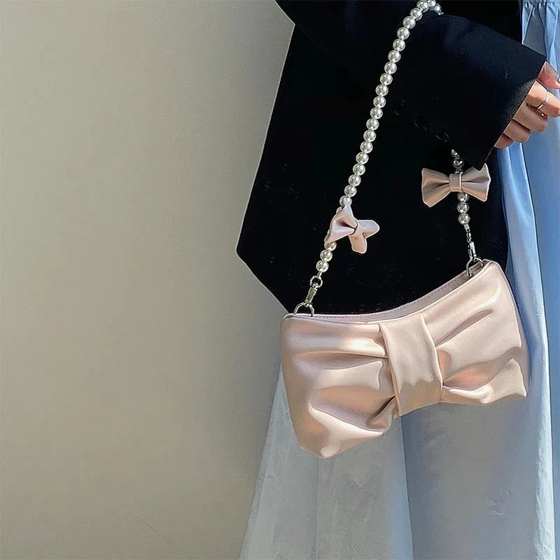 Sarah - Stilvolle Clutch mit Perlengriff für feminine Eleganz