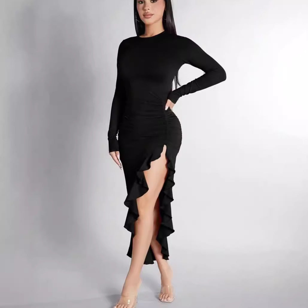 Patricia – Schlankes Kleid mit Rüschen und Schlitz