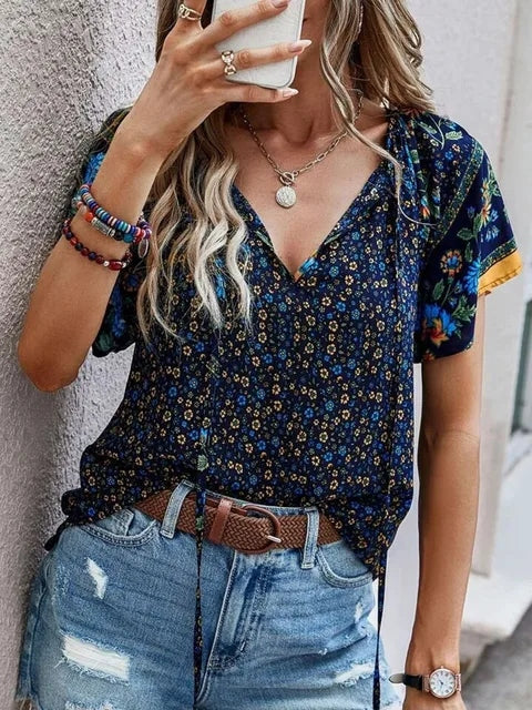 Saskia – Lässige Damenbluse mit Boho-Muster