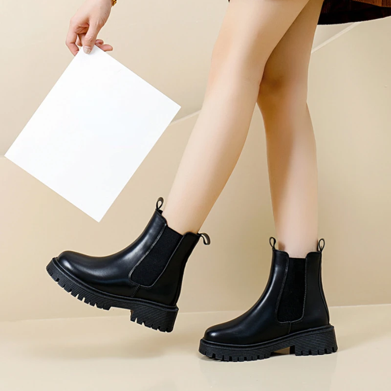 Christa – Chelsea-Stiefel aus hochwertigem Leder für Damen mit doppelter Anziehschlaufe