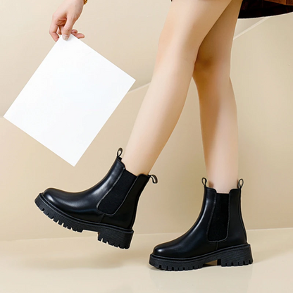 Christa – Chelsea-Stiefel aus hochwertigem Leder für Damen mit doppelter Anziehschlaufe
