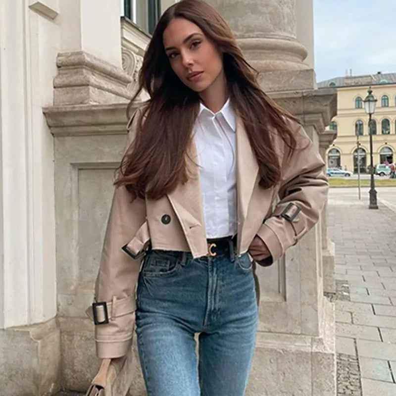 Ella Coat | Stilvoller, übergroßer, zweireihiger, kurzer Trenchcoat für Damen