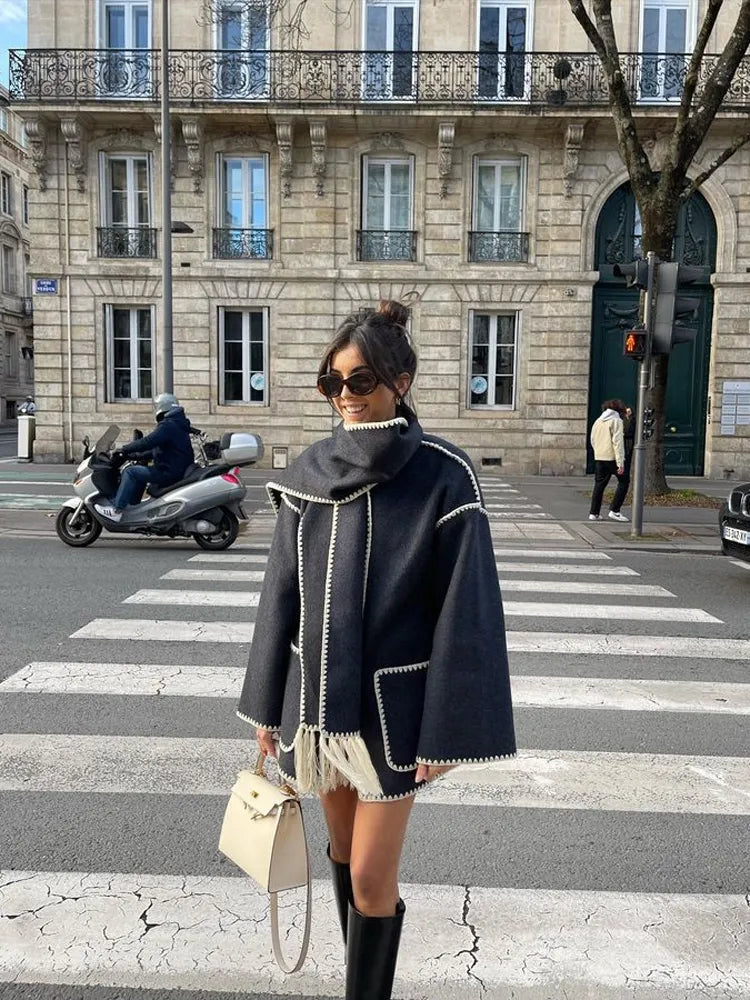 Quirina | Elegante Langarmtasche einreihige Knopfjacke mit Schal