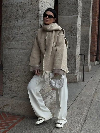 Quirina | Elegante Langarmtasche einreihige Knopfjacke mit Schal