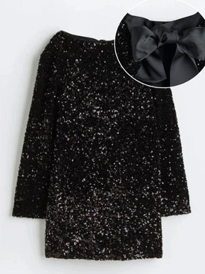 Barbara – Pailletten-Kleid mit Rückenschleife und Rundhalsausschnitt