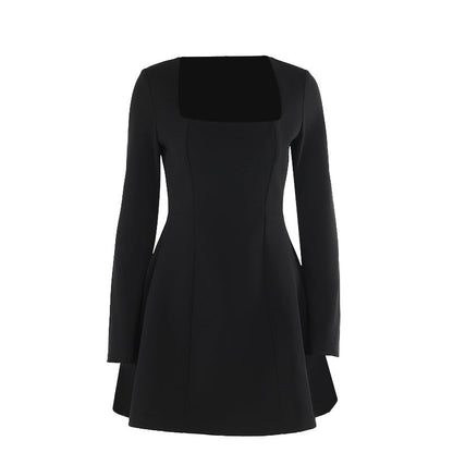 Jessica – Langärmeliges Damenkleid mit Quadratkragen und Slim Fit
