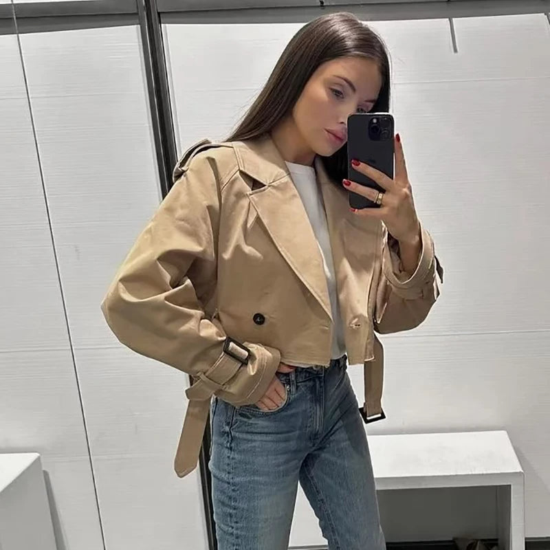 Ella Coat | Stilvoller, übergroßer, zweireihiger, kurzer Trenchcoat für Damen