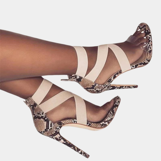 Modische Damensandalen mit raffinierten Kreuzriemen