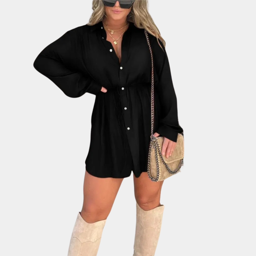 Schickes Damen-Outfit mit trendigem Top und Shorts