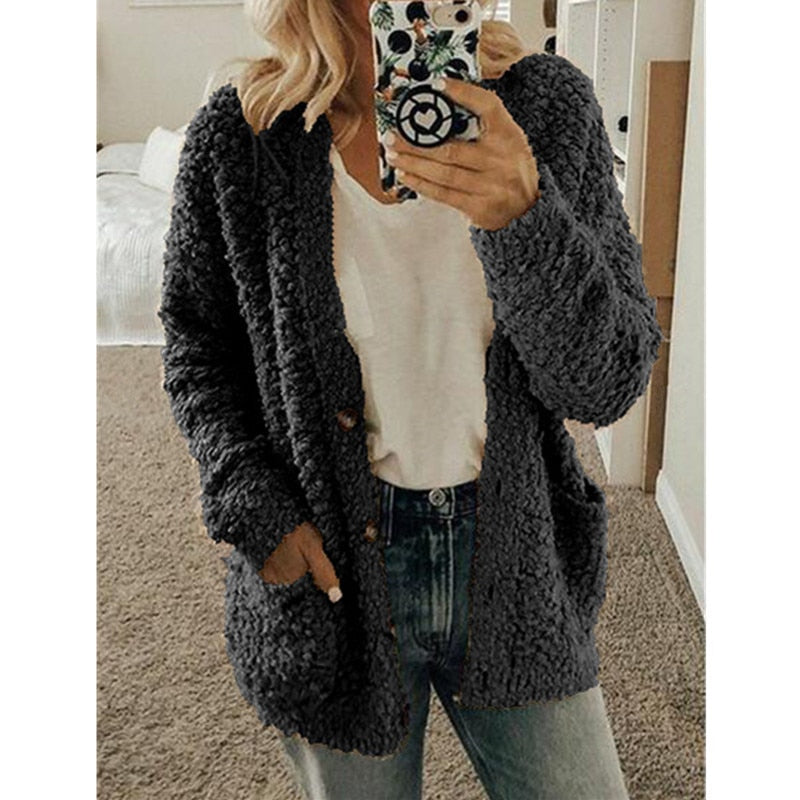 Leythara | Witte Fuzzy Gebreide Strickjacke