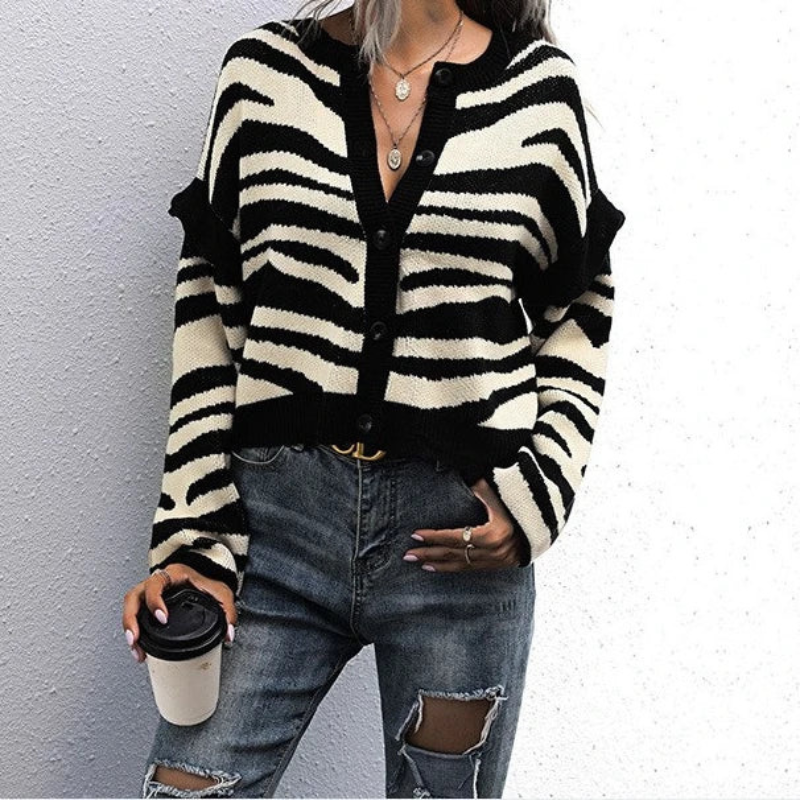Leythira | Schwarz-Weiß Zebra Strickjacke – Modischer Hingucker für Damen
