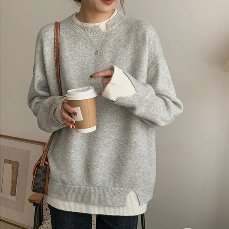 Milena - Stilvoller Oversize-Pullover in Grau und Weiß mit langen Ärmeln