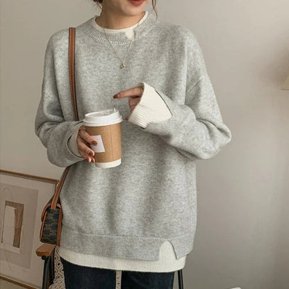 Milena - Stilvoller Oversize-Pullover in Grau und Weiß mit langen Ärmeln