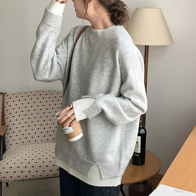 Milena - Stilvoller Oversize-Pullover in Grau und Weiß mit langen Ärmeln