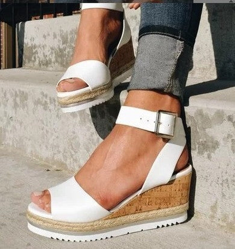 Dana - Stylische Keilsandalen für Damen mit verstellbarer Schnalle