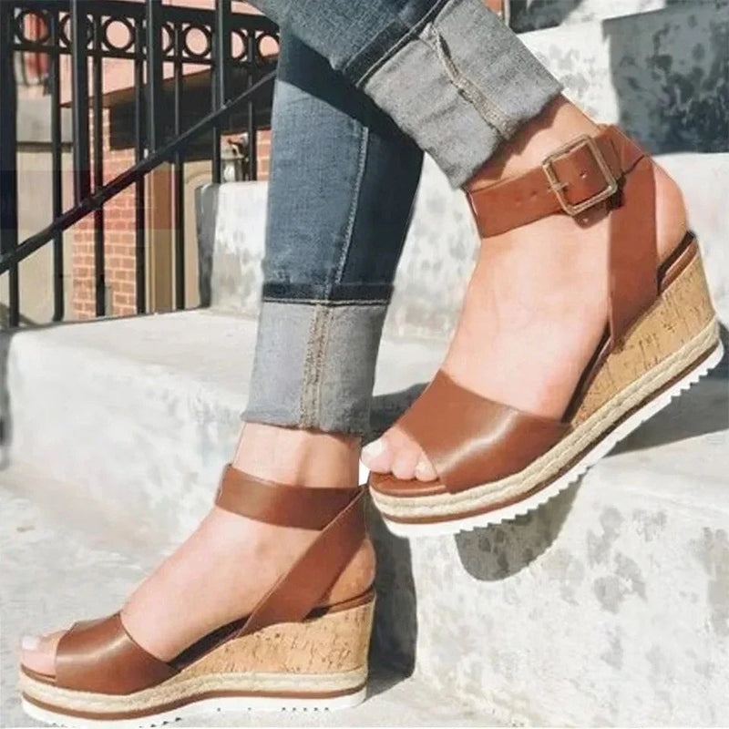 Dana - Stylische Keilsandalen für Damen mit verstellbarer Schnalle