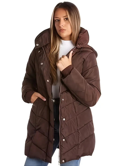 Keytharae | Plüschsteppjacke mit Reißverschluss und Kapuze in Übergröße