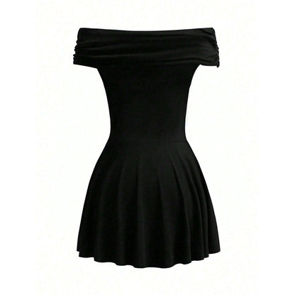 Grace – Elegantes schulterfreies Kleid mit hohem Bund