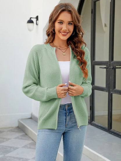 Nora | Klassische Langarm -Strickjacke für Frauen mit Reißverschluss