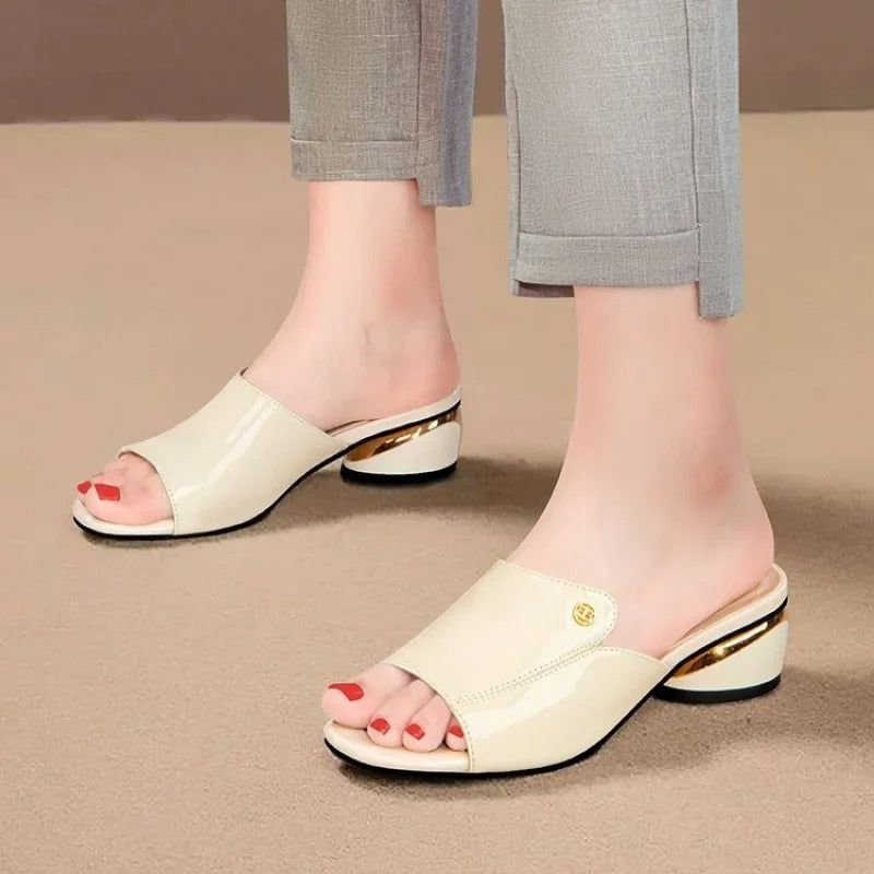 Freya® | Elegante Pantoletten mit glänzendem Finish