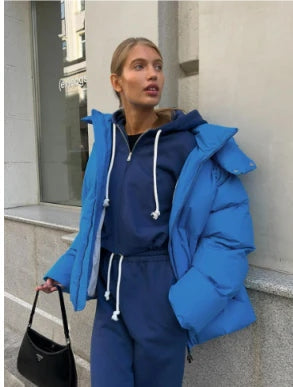 Larina - Kurze Damenjacke mit Kapuze