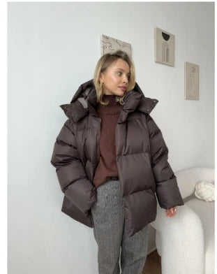Larina - Kurze Damenjacke mit Kapuze