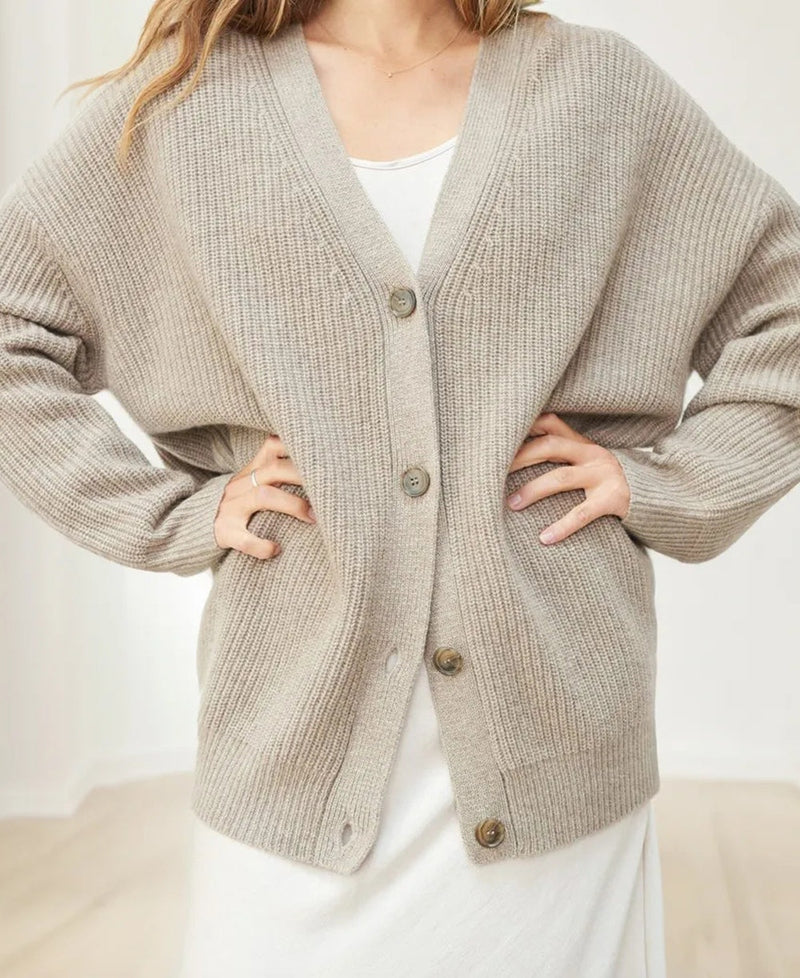 Emma – Elegante Damen Strickjacke mit Knöpfen