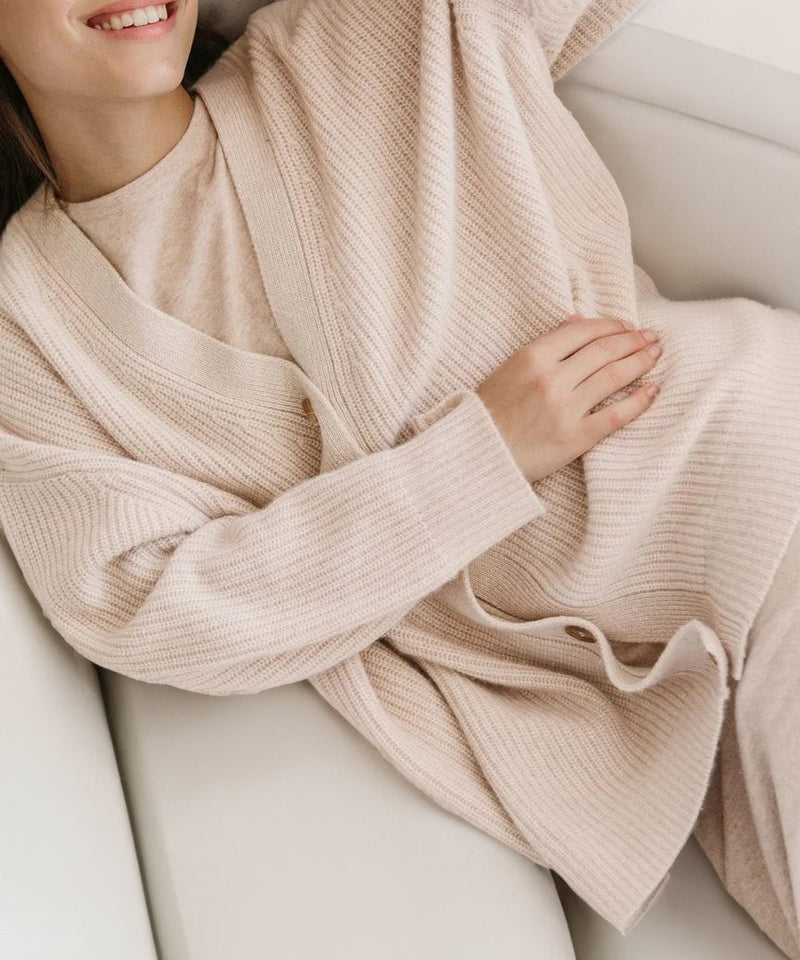 Emma – Elegante Damen Strickjacke mit Knöpfen