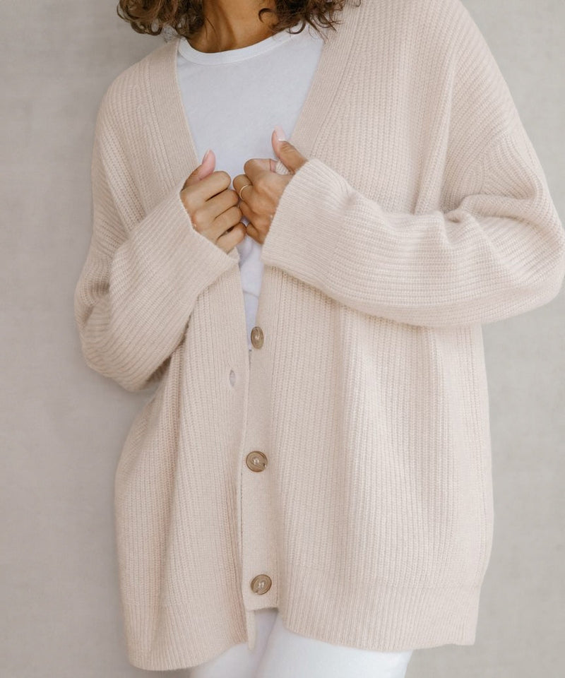 Emma – Elegante Damen Strickjacke mit Knöpfen